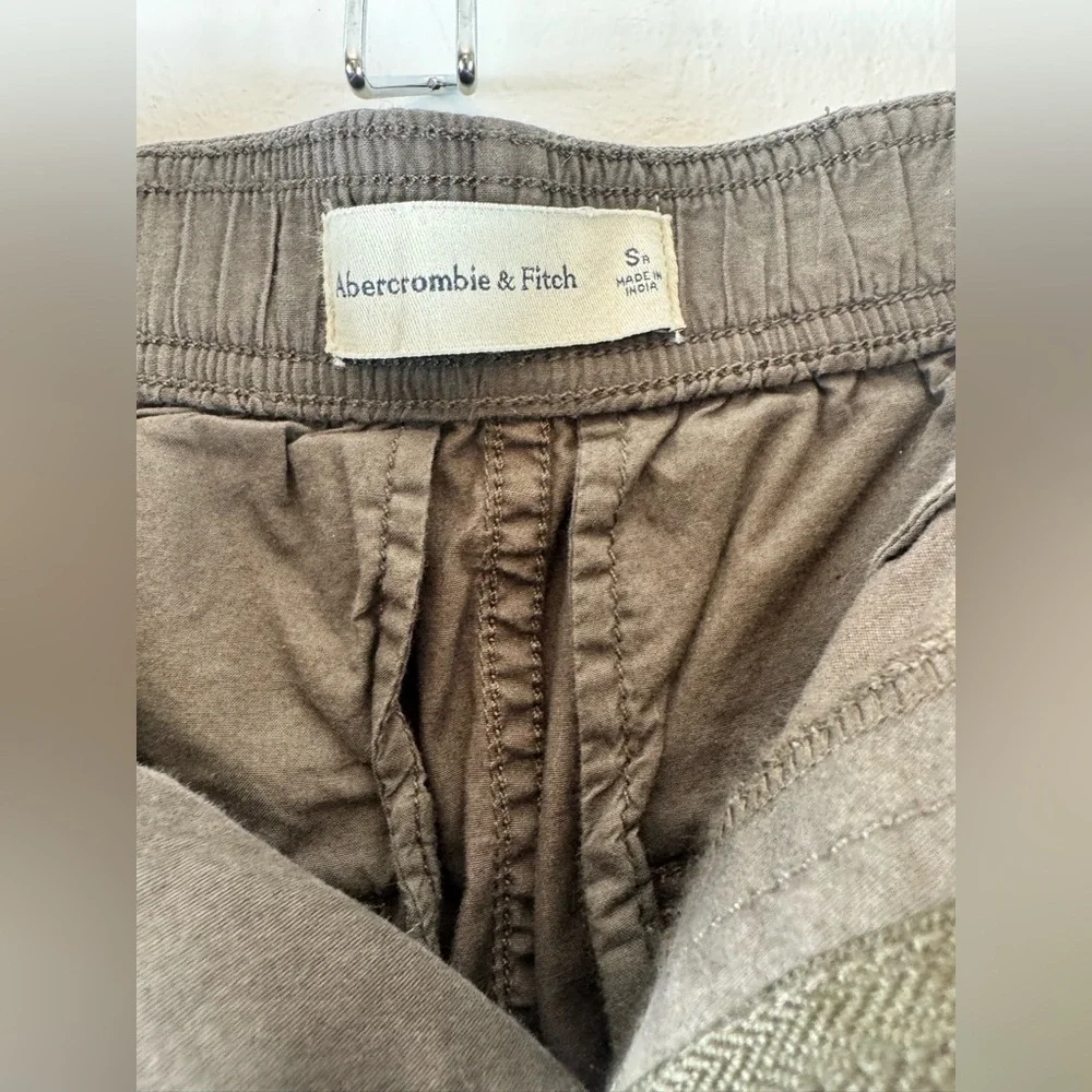 Abercrombie and Fitch Women’s cargo pants size Small - Picture 10 of 11